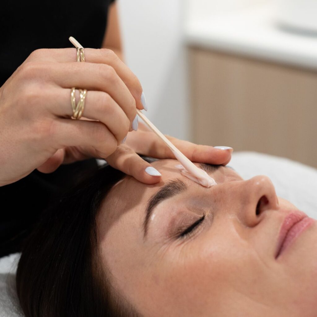 Eyebrow Wax (Basic)