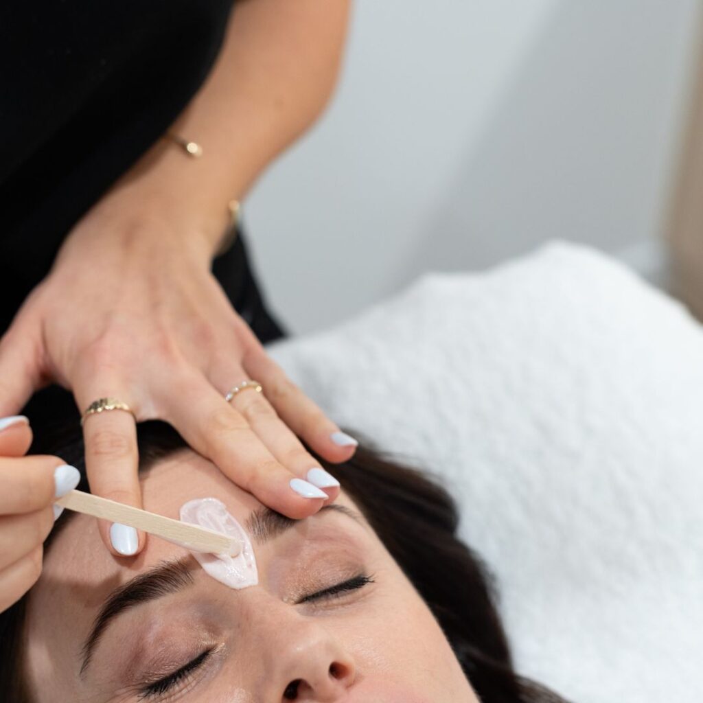Eyebrow Wax (Reshape)
